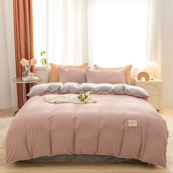 91家纺网 家纺一手货源 找家纺 秀色 Ａ类加厚保暖牛奶绒被套珊瑚绒ins风四件套藕粉+金属灰