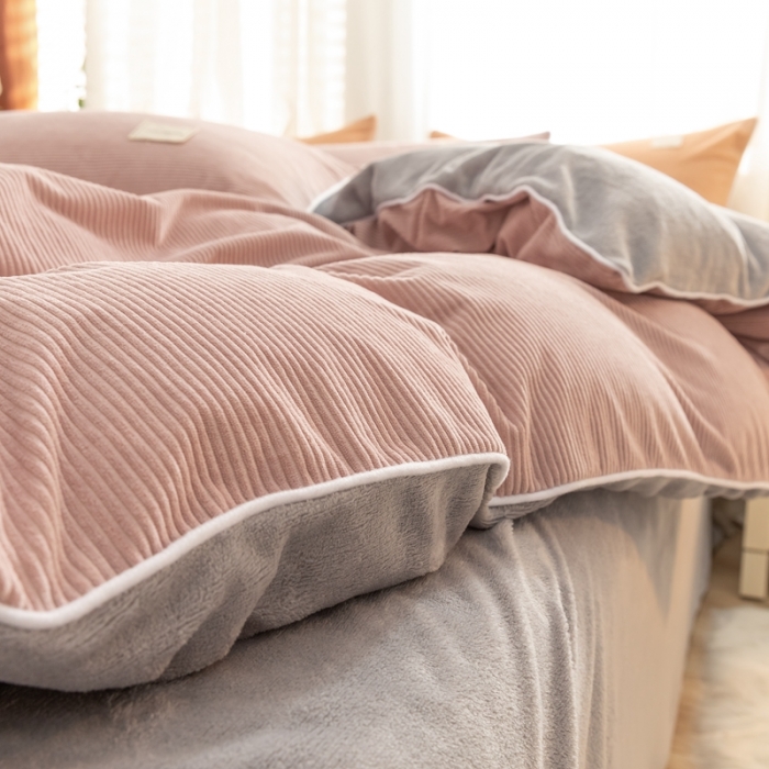 91家纺网 家纺一手货源 找家纺 秀色 Ａ类加厚保暖牛奶绒被套珊瑚绒ins风四件套藕粉+金属灰