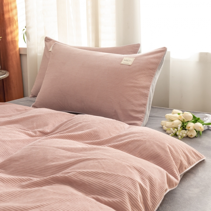 91家纺网 家纺一手货源 找家纺 秀色 Ａ类加厚保暖牛奶绒被套珊瑚绒ins风四件套藕粉+金属灰