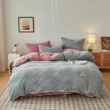 91家纺网 家纺一手货源 找家纺 寐眠  2022新款纯色双拼暖冬保暖牛奶绒四件套 灰+粉