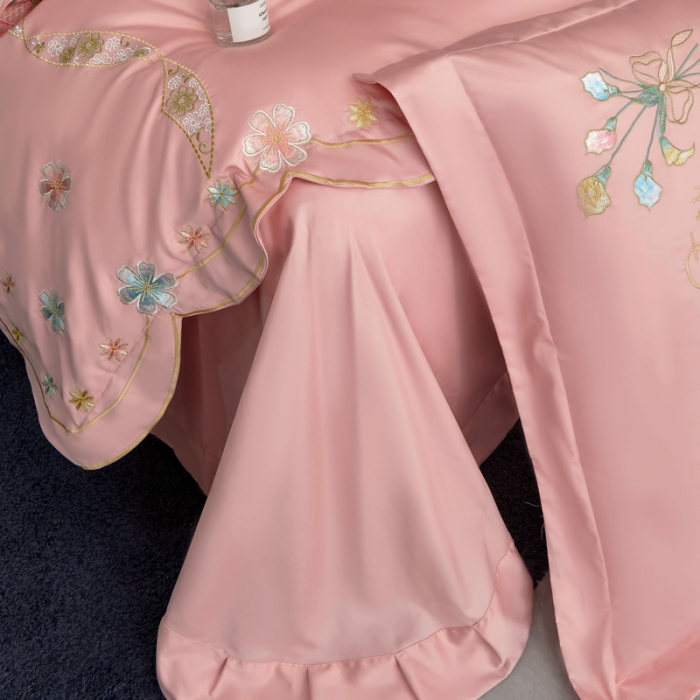 91家纺网 家纺一手货源 找家纺 宅家居 马蹄莲系列-轻奢弯边刺绣小香风纯棉长绒棉 初恋粉