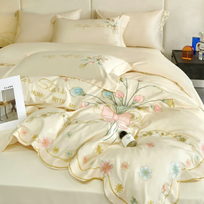 91家纺网 家纺一手货源 找家纺 宅家居 马蹄莲系列-轻奢弯边刺绣小香风纯棉长绒棉 奶昔白