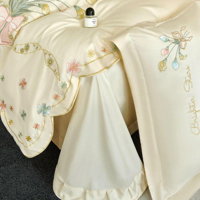 91家纺网 家纺一手货源 找家纺 宅家居 马蹄莲系列-轻奢弯边刺绣小香风纯棉长绒棉 奶昔白