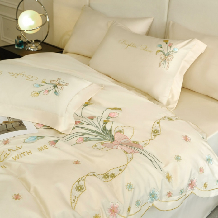 91家纺网 家纺一手货源 找家纺 宅家居 马蹄莲系列-轻奢弯边刺绣小香风纯棉长绒棉 奶昔白