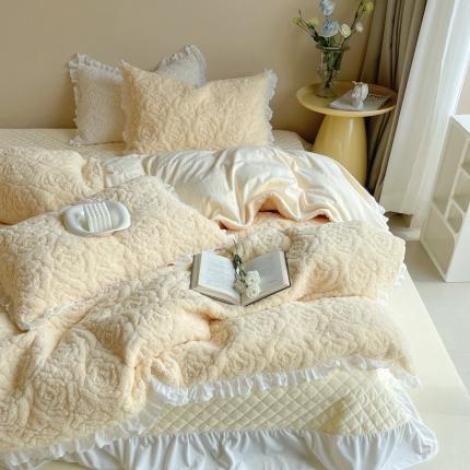 91家纺网 家纺一手货源 找家纺 嗨购 2022新款绗绣泰迪绒玫瑰花边四件套 米黄