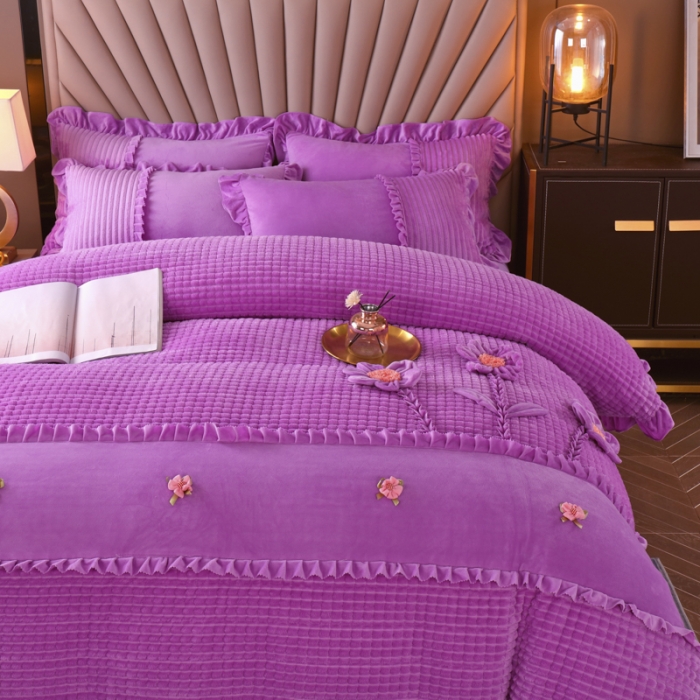 91家纺网 家纺一手货源 找家纺 兴美佳 魔法绒手工盘花四件套-三花争艳 雪青