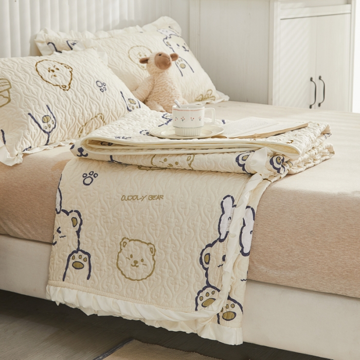 91家纺网 家纺一手货源 找家纺 绵庭 2022新款全棉花边款床盖三件套 哇塞小熊