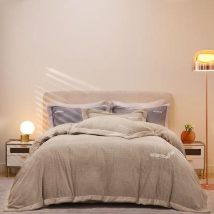 91家纺网 家纺一手货源 找家纺 席之家 2023新款加厚提花浅条绒四件套 奶茶色