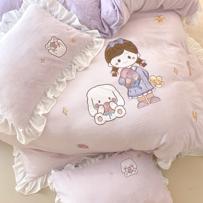 91家纺网 家纺一手货源 找家纺 昔可 2022新款高品质牛奶绒刺绣工艺款四件套 宠物女孩