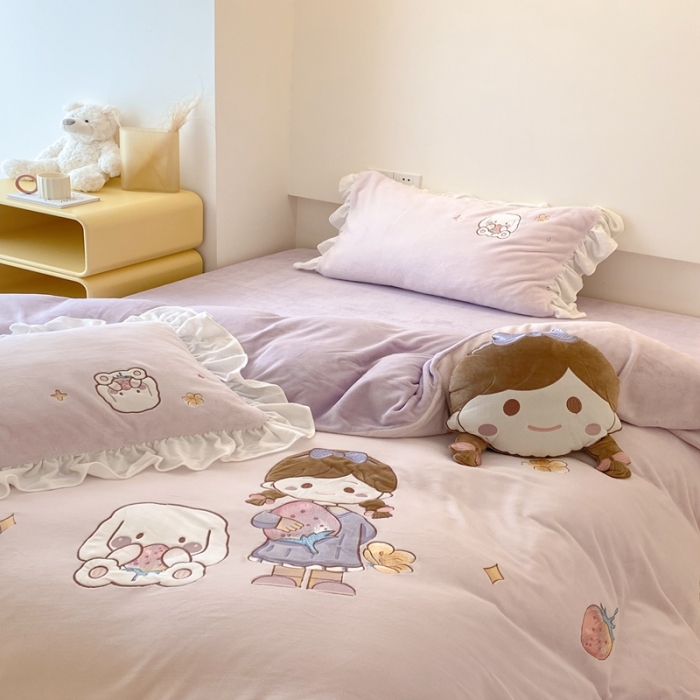 91家纺网 家纺一手货源 找家纺 昔可 2022新款高品质牛奶绒刺绣工艺款四件套 宠物女孩