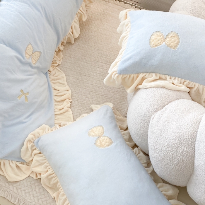 91家纺网 家纺一手货源 找家纺 昔可 2022新款高品质牛奶绒刺绣工艺款四件套 少女心结蓝