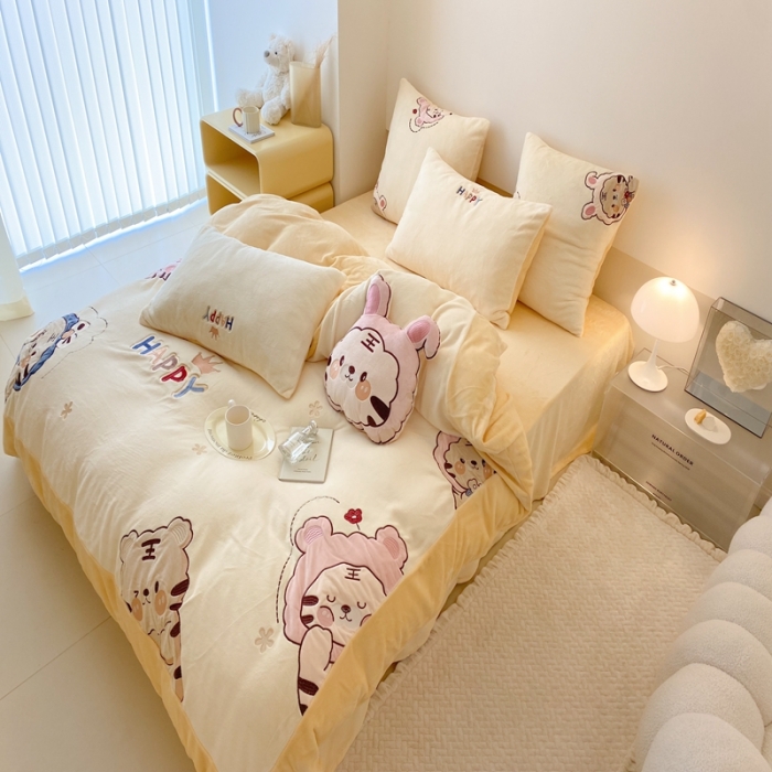 91家纺网 家纺一手货源 找家纺 昔可 2022新款高品质牛奶绒刺绣工艺款四件套 淘气虎