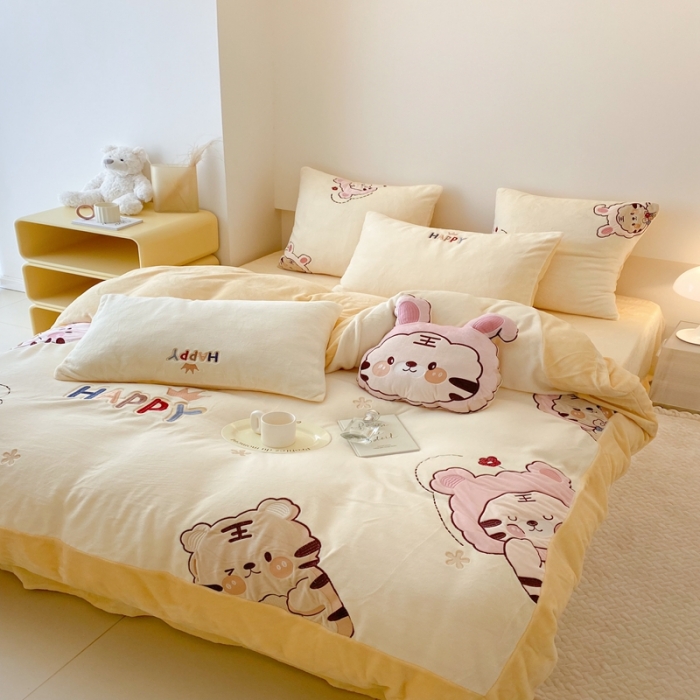 91家纺网 家纺一手货源 找家纺 昔可 2022新款高品质牛奶绒刺绣工艺款四件套 淘气虎