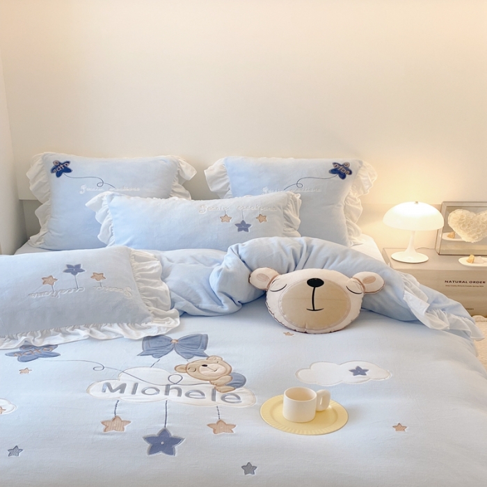 91家纺网 家纺一手货源 找家纺 昔可 2022新款高品质牛奶绒刺绣工艺款四件套 星星熊宝