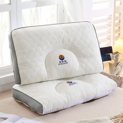 91家纺网 家纺一手货源 找家纺 梦叶草新款三边边星空舱云端舱太空舱含有乳胶片芯枕头太空舱三边灰边