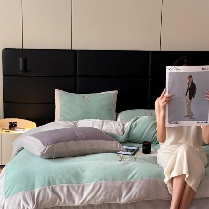 橘滋 2022新款秋冬高端牛奶绒四件套-拼角H模特图 H苍岚绿