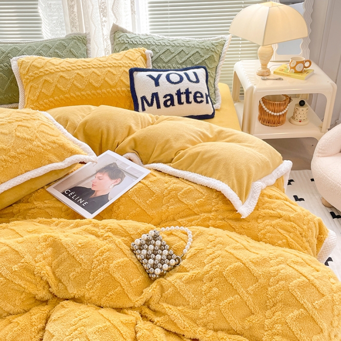 91家纺网 家纺一手货源 找家纺 贝拉梦 2023款高克重塔芙绒纯色素色牛奶绒四件套 塔芙姜黄