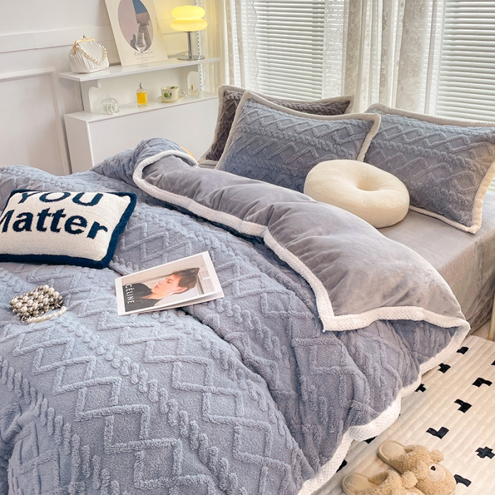 91家纺网 家纺一手货源 找家纺 贝拉梦 2023款高克重塔芙绒纯色素色牛奶绒四件套 塔芙蓝灰