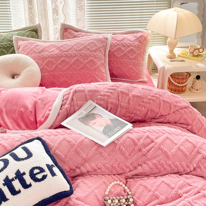 91家纺网 家纺一手货源 找家纺 贝拉梦 2023款高克重塔芙绒纯色素色牛奶绒四件套 塔芙玫瑰