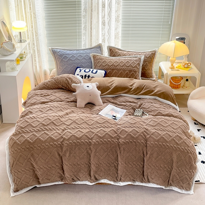 91家纺网 家纺一手货源 找家纺 贝拉梦 2023款高克重塔芙绒纯色素色牛奶绒四件套 塔芙奶咖