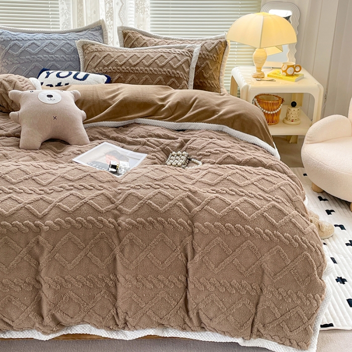 91家纺网 家纺一手货源 找家纺 贝拉梦 2023款高克重塔芙绒纯色素色牛奶绒四件套 塔芙奶咖