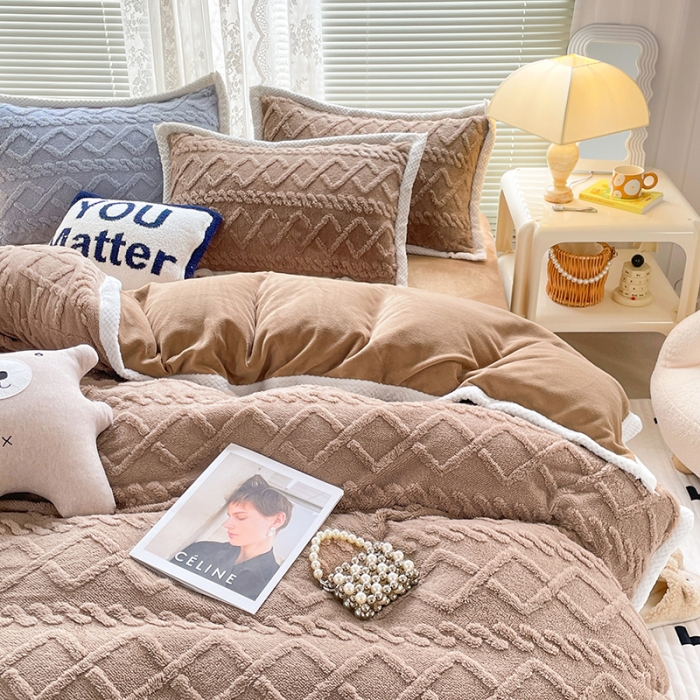 91家纺网 家纺一手货源 找家纺 贝拉梦 2023款高克重塔芙绒纯色素色牛奶绒四件套 塔芙奶咖