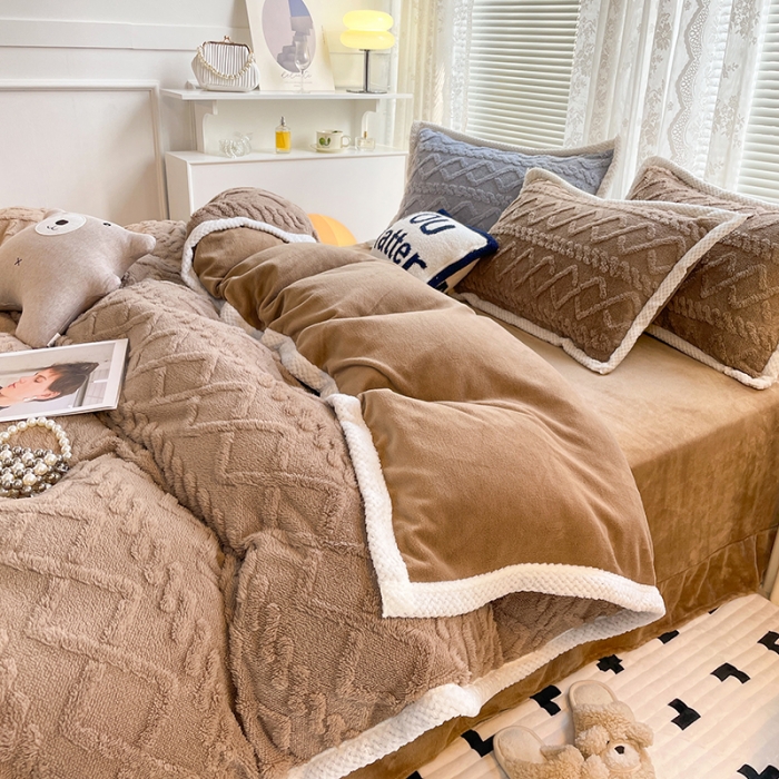 91家纺网 家纺一手货源 找家纺 贝拉梦 2023款高克重塔芙绒纯色素色牛奶绒四件套 塔芙奶咖