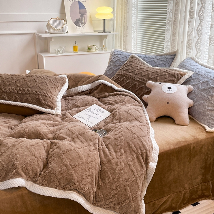 91家纺网 家纺一手货源 找家纺 贝拉梦 2023款高克重塔芙绒纯色素色牛奶绒四件套 塔芙奶咖