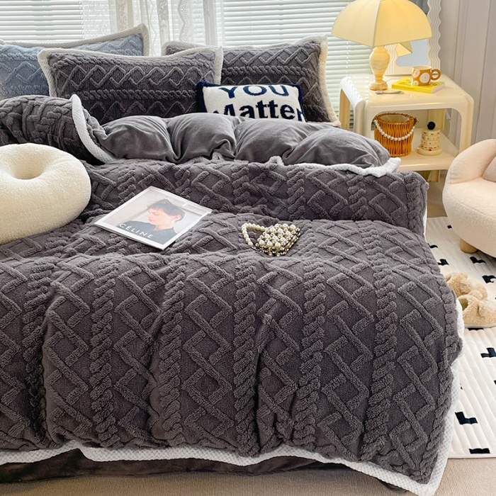 91家纺网 家纺一手货源 找家纺 贝拉梦 2023款高克重塔芙绒纯色素色牛奶绒四件套 塔芙深灰