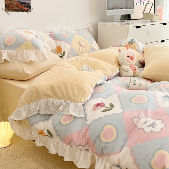 91家纺网 家纺一手货源 找家纺 昔可 2022新款花边牛奶绒四件套 爱心菱格兔