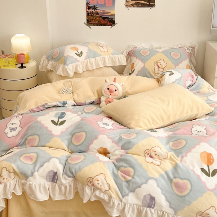 91家纺网 家纺一手货源 找家纺 昔可 2022新款花边牛奶绒四件套 爱心菱格兔