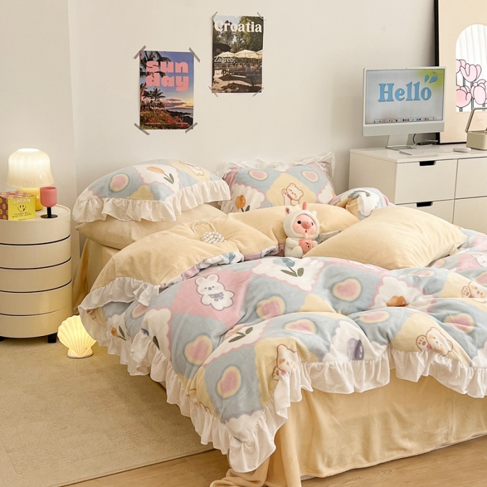 91家纺网 家纺一手货源 找家纺 昔可 2022新款花边牛奶绒四件套 爱心菱格兔