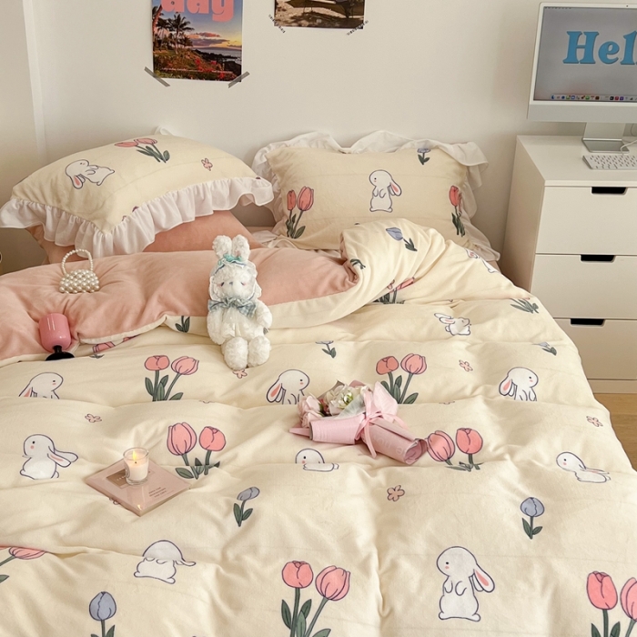 91家纺网 家纺一手货源 找家纺 昔可 2022新款花边牛奶绒四件套 粉粉郁金兔