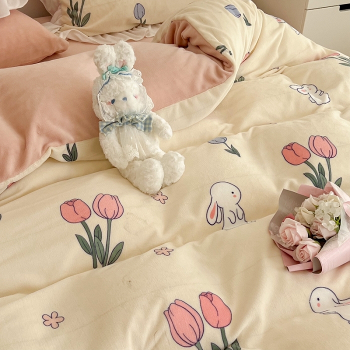 91家纺网 家纺一手货源 找家纺 昔可 2022新款花边牛奶绒四件套 粉粉郁金兔