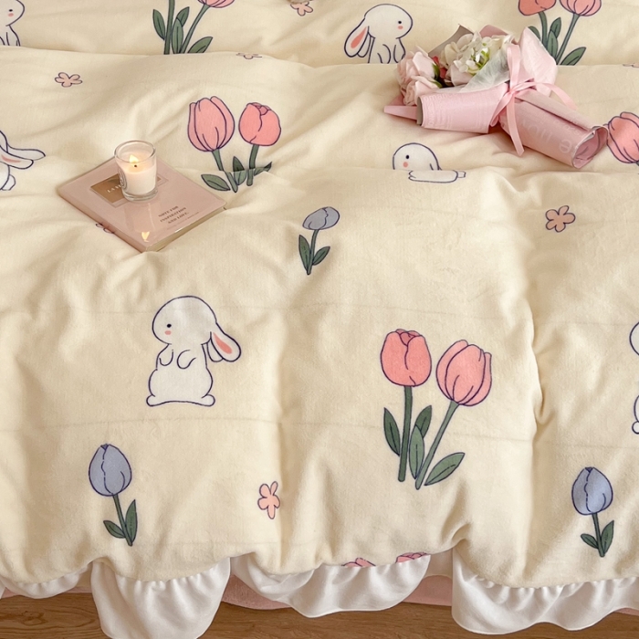 91家纺网 家纺一手货源 找家纺 昔可 2022新款花边牛奶绒四件套 粉粉郁金兔