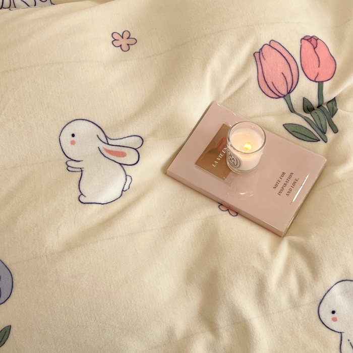 91家纺网 家纺一手货源 找家纺 昔可 2022新款花边牛奶绒四件套 粉粉郁金兔