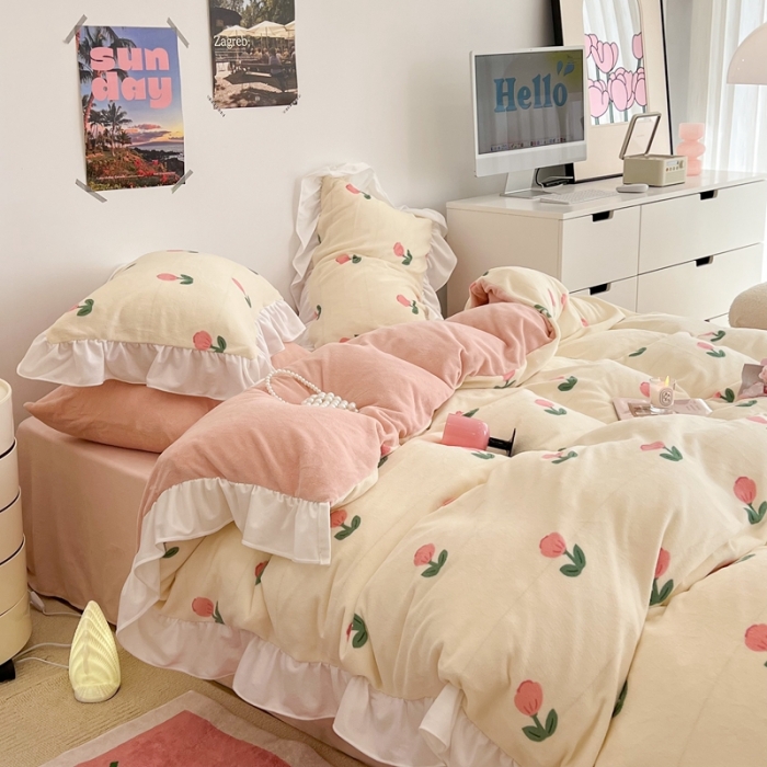 91家纺网 家纺一手货源 找家纺 昔可 2022新款花边牛奶绒四件套 粉嫩小郁金