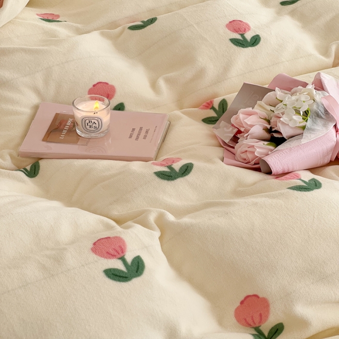 91家纺网 家纺一手货源 找家纺 昔可 2022新款花边牛奶绒四件套 粉嫩小郁金