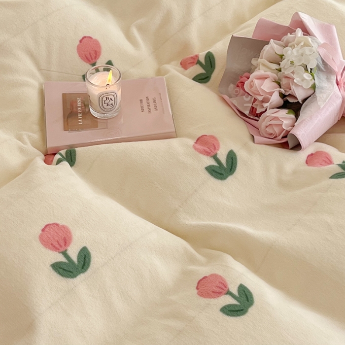 91家纺网 家纺一手货源 找家纺 昔可 2022新款花边牛奶绒四件套 粉嫩小郁金