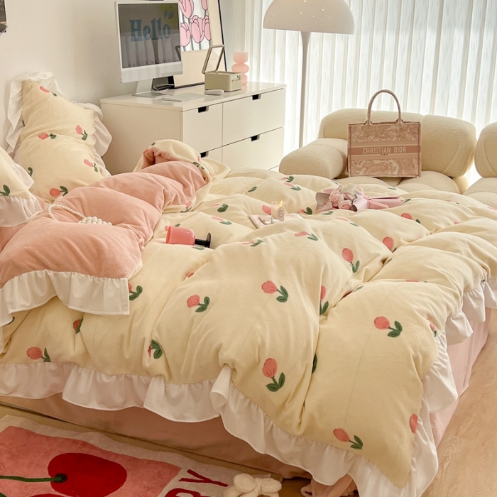 91家纺网 家纺一手货源 找家纺 昔可 2022新款花边牛奶绒四件套 粉嫩小郁金