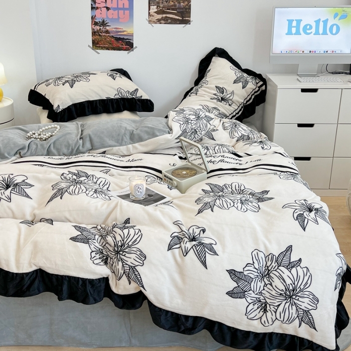 91家纺网 家纺一手货源 找家纺 昔可 2022新款花边牛奶绒四件套 复古黑花