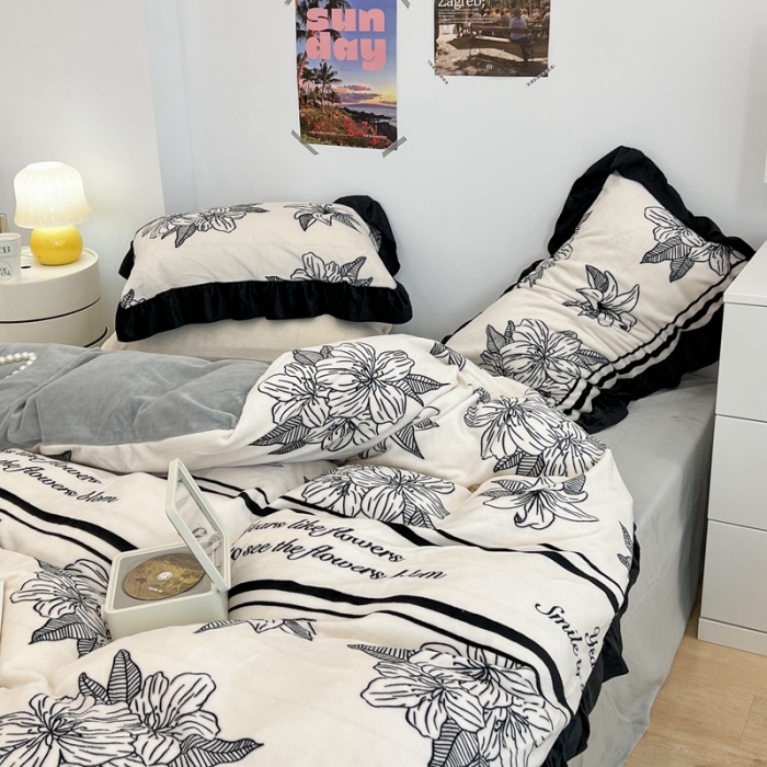 91家纺网 家纺一手货源 找家纺 昔可 2022新款花边牛奶绒四件套 复古黑花