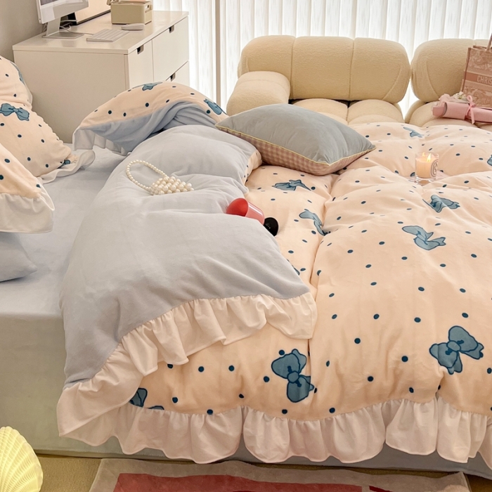 91家纺网 家纺一手货源 找家纺 昔可 2022新款花边牛奶绒四件套 蓝波点蝴蝶结