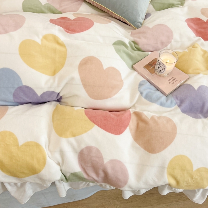 91家纺网 家纺一手货源 找家纺 昔可 2022新款花边牛奶绒四件套 七彩爱心