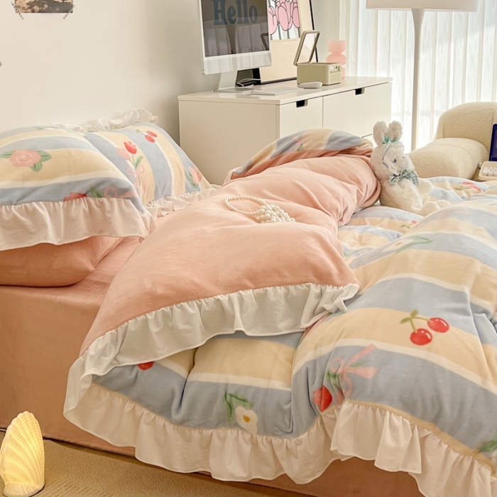 91家纺网 家纺一手货源 找家纺 昔可 2022新款花边牛奶绒四件套 竖条玫瑰花