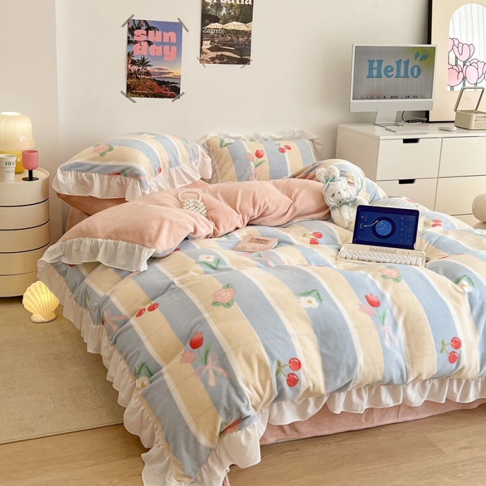 91家纺网 家纺一手货源 找家纺 昔可 2022新款花边牛奶绒四件套 竖条玫瑰花