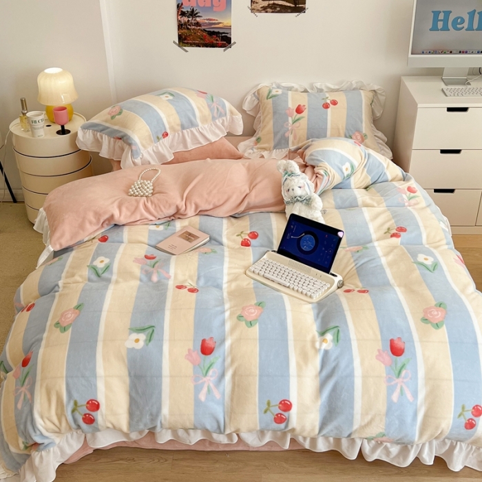 91家纺网 家纺一手货源 找家纺 昔可 2022新款花边牛奶绒四件套 竖条玫瑰花