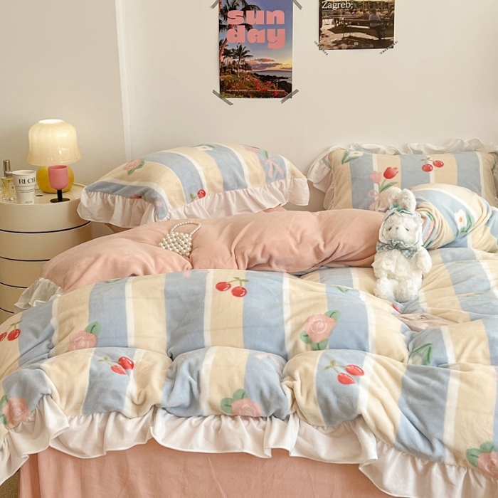 91家纺网 家纺一手货源 找家纺 昔可 2022新款花边牛奶绒四件套 竖条玫瑰花