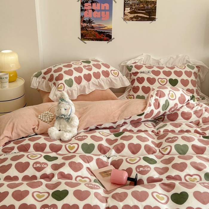 91家纺网 家纺一手货源 找家纺 昔可 2022新款花边牛奶绒四件套 微笑爱心粉