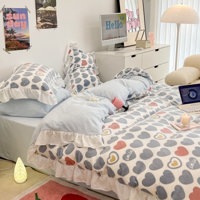 91家纺网 家纺一手货源 找家纺 昔可 2022新款花边牛奶绒四件套 微笑爱心蓝